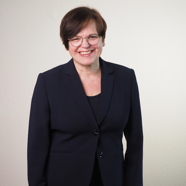 Dr. Angelika Treibel